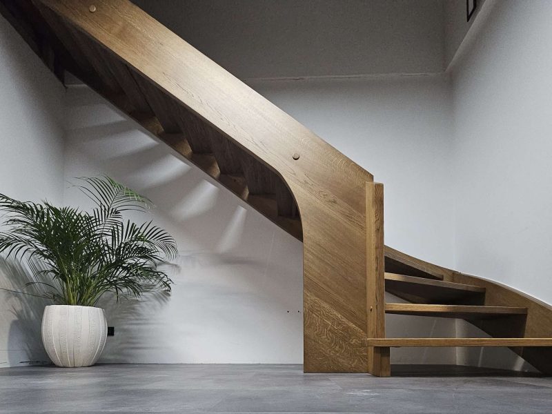 Samonostné dubové schodiště