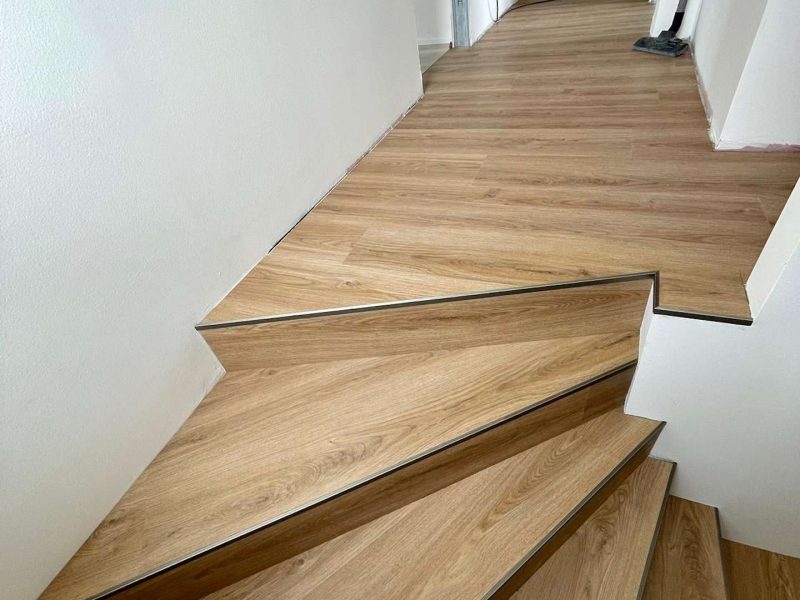 Schody z podlahy WINEO